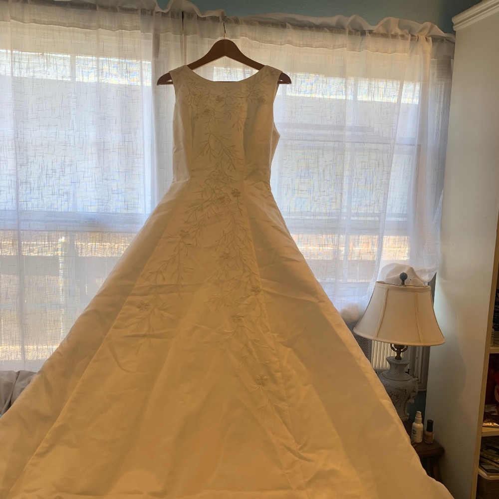 Timeless elegant wedding dress